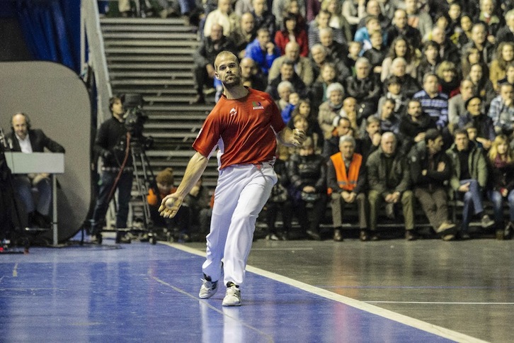 Aitor Zubieta, durante un encuentro del Campeonato de Parejas. (Aritz LOIOLA/ARGAZKI PRESS)