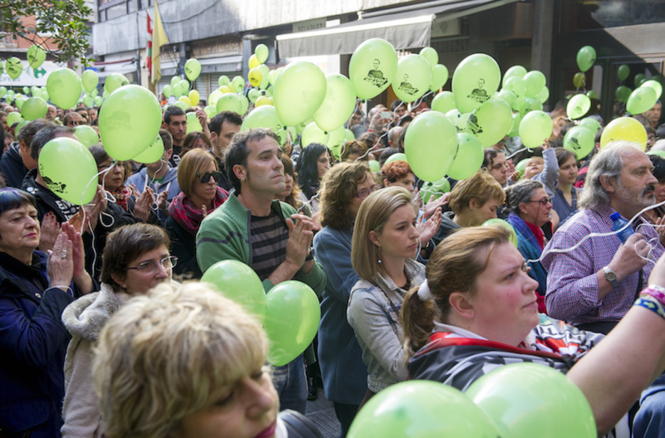 Julen Arzuaga parlamentaria eta Aitziber Ibaibarriaga zinegotzia omenaldian.