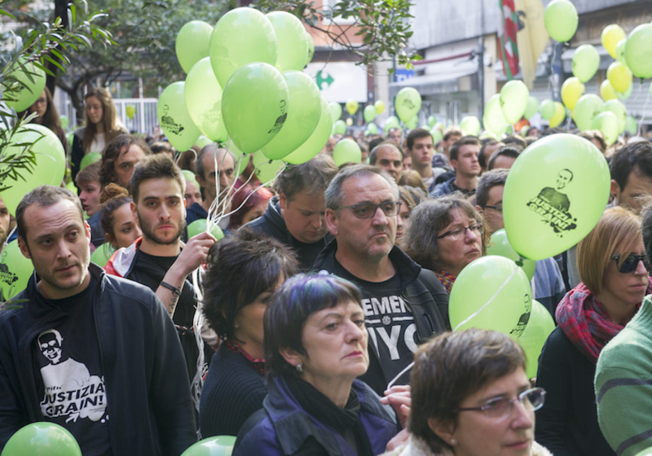 Haserrea eta tristura oso presente izan dira omenaldian.