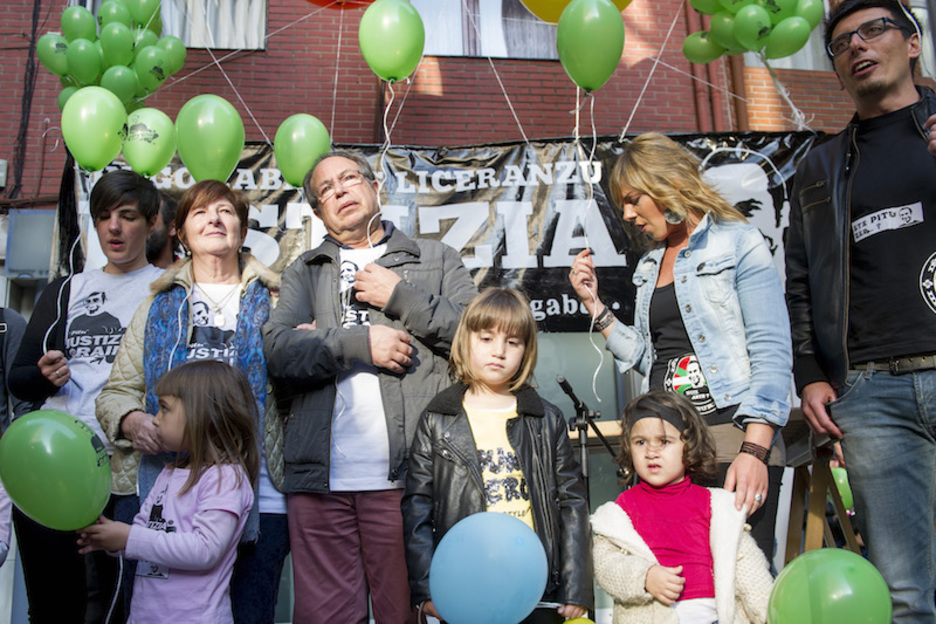 Iñigo Cabacasen gurasoak eta gertukoak.