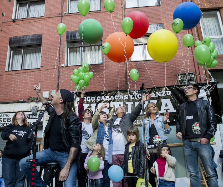 Puxikak airera igorri dituzten momentua.