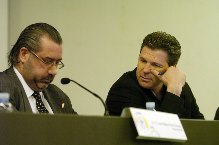 José Nereo y Dimitri Piterman, en una junta de accionistas del Alavés. (Juanan RUIZ / ARGAZKI PRESS)