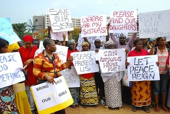 Protesta por las niñas secuestradas en Chibok. (AFP PHOTO)