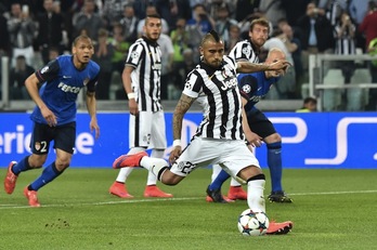 Vidal ha marcado de penalti el único gol de la jornada. (Giusseppe CACACE / AFP) 