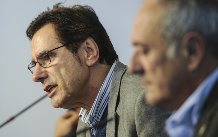 Javier Zabaleta presentando el plan de viabilidad para el club. (Jagoba MANTEROLA / ARGAZKI PRESS)