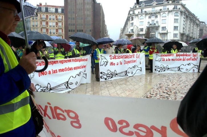 Concentración de Sare en la plaza Elíptica de Bilbo. (ARGAZKI PRESS)