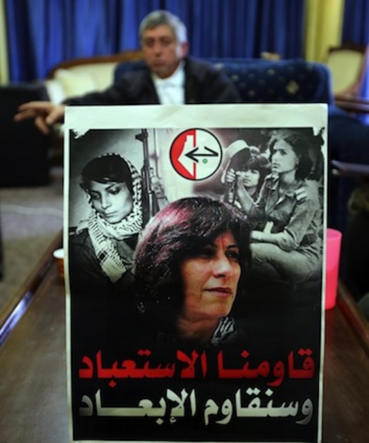 Cartel por la liberación de Khalida Jarrar. (Abbas MOMANI/AFP PHOTO)