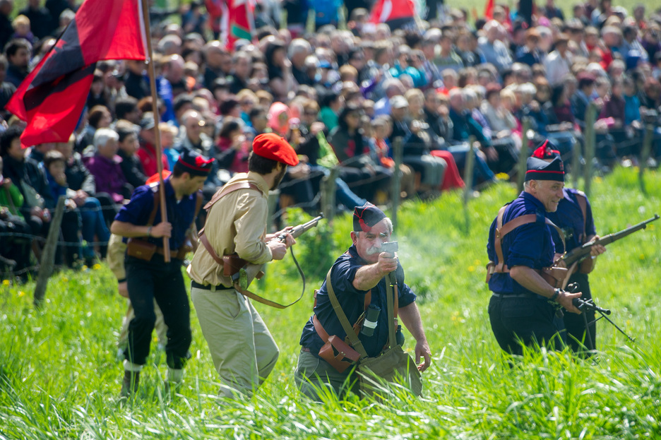Falangistak Intxortako gudan. (Juan Carlos RUIZ / ARGAZKI PRESS) Falangistak Intxortako gudan. (Juan Carlos RUIZ / ARGAZKI PRESS)