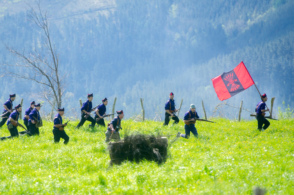 Tropa frankistak korrika. (Juan Carlos RUIZ / ARGAZKI PRESS Tropa frankistak korrika. (Juan Carlos RUIZ / ARGAZKI PRESS