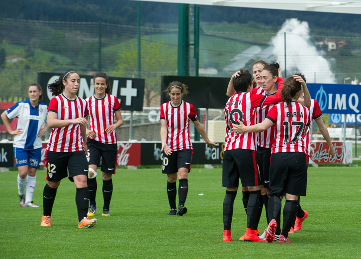 Jugadoreas del Athletic celebran un gol. (Monika DEL VALLE / ARGAZKI PRESS)