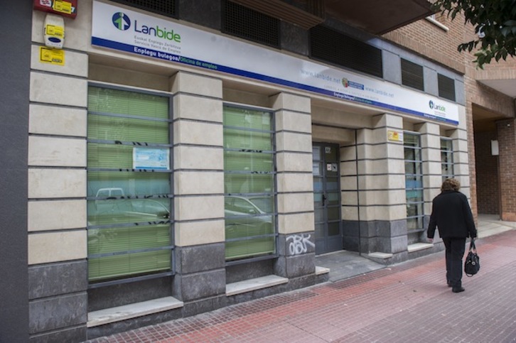Oficina de Lanbide en Gasteiz. (Juanan RUIZ / ARGAZKI PRESS)