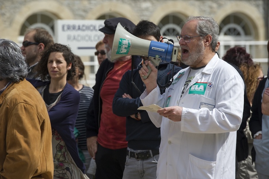 48 ordutako lanuztea Santiago ospitalean. (Juanan RUIZ / ARGAZKI PRESS)