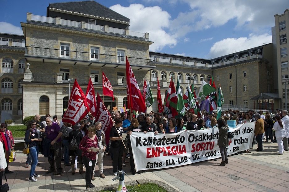 Kalitatezko Osakidetza baten alde bildu dira Gasteizen. (Juanan RUIZ / ARGAZKI PRESS)