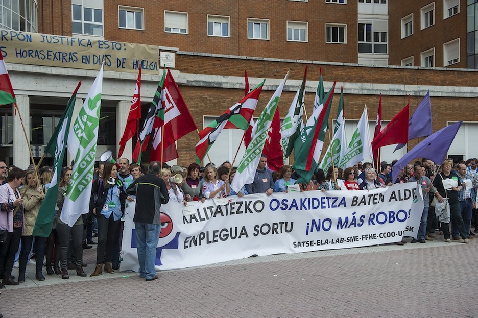 Sindikatuak Gurutzetan. (Luis JAUREGIALTZO / ARGAZKI PRESS)
