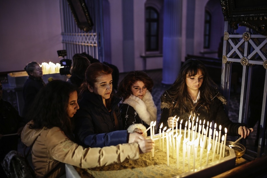 Velas en Estambul. (Yasin AKGUL / AFP)