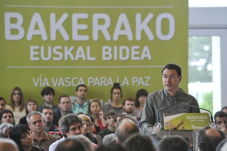 Hasier Arraiz, durante la presentación de la ‘Vía Vasca para la Paz’. (Idoia ZABALETA/ARGAZKI PRESS)