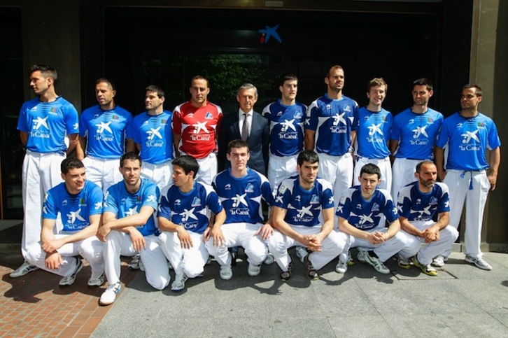 Buruz Burukoa jokatuko duten pilotariak, Bilbon egin den aurkezpenean. (ARGAZKI PRESS)