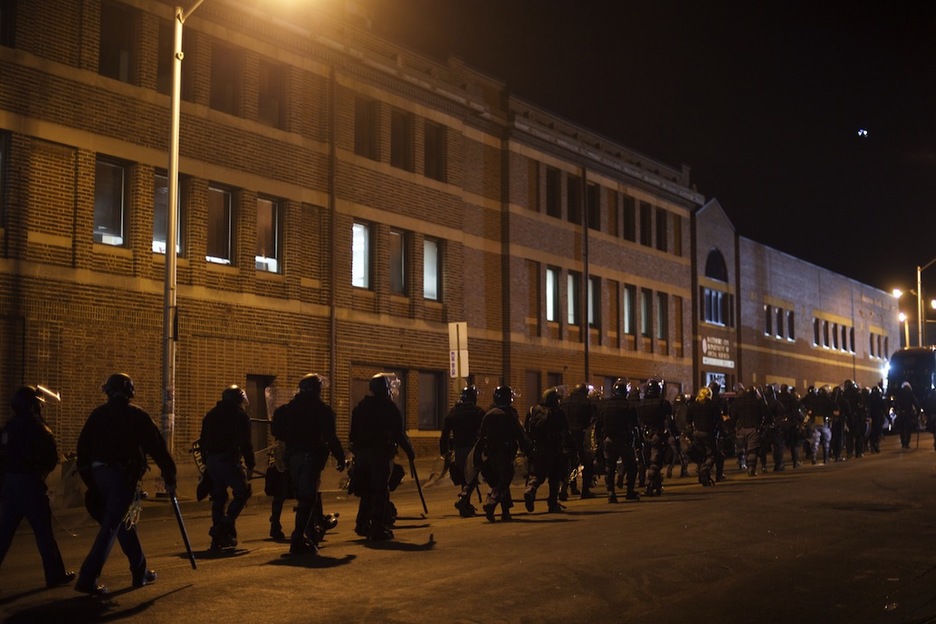 Cientos de agentes se han desplegado por Baltimore. (Mark MAKELA / AFP)