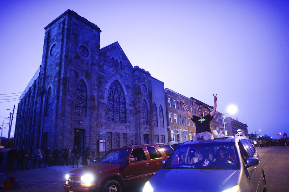 Baltimore protesta ante una nueva muerte de un joven negro. (Mark MAKELA / AFP)