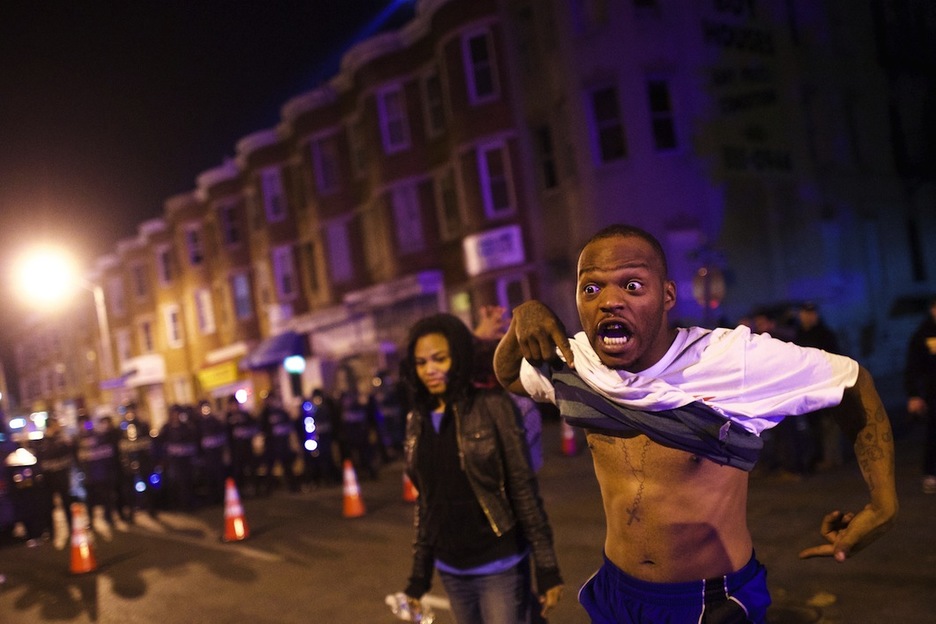 Protestas pese al toque de queda. (Mark MAKELA / AFP)