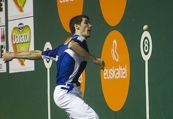 Beñat Rezusta, en un partido anterior. (Luis JAUREGIALTZO / ARGAZKI PRESS)