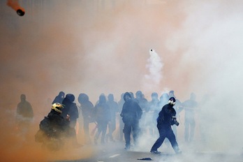Enfrentamientos en Milán al inicio de la Expo. (Andreas SOLARO / AFP)