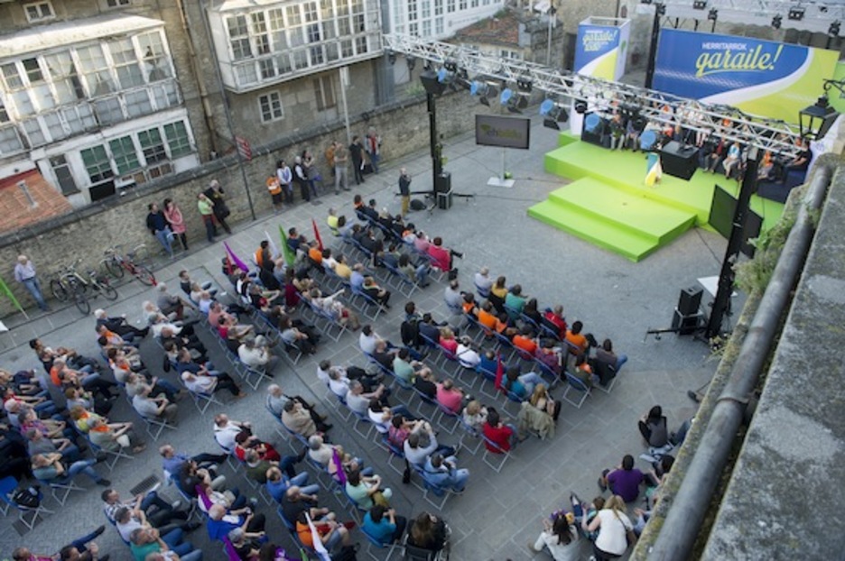 EH Bilduren ekitaldia, Gasteizen. (Raul BOGAJO/ARGAZKI PRESS) EH Bilduren ekitaldia, Gasteizen. (Raul BOGAJO/ARGAZKI PRESS)