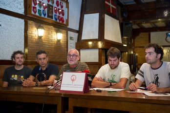 Comparecencia de las peñas y el Autobús de la Memoria. (Iñigo URIZ/ARGAZKI PRESS)