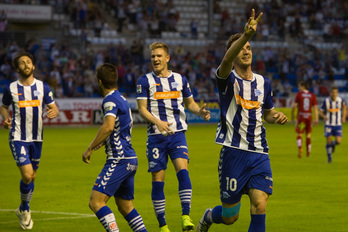 El Alavés se ha llevado el triunfo en el tramo final. (Raul BOGAJO / ARGAZKI PRESS)