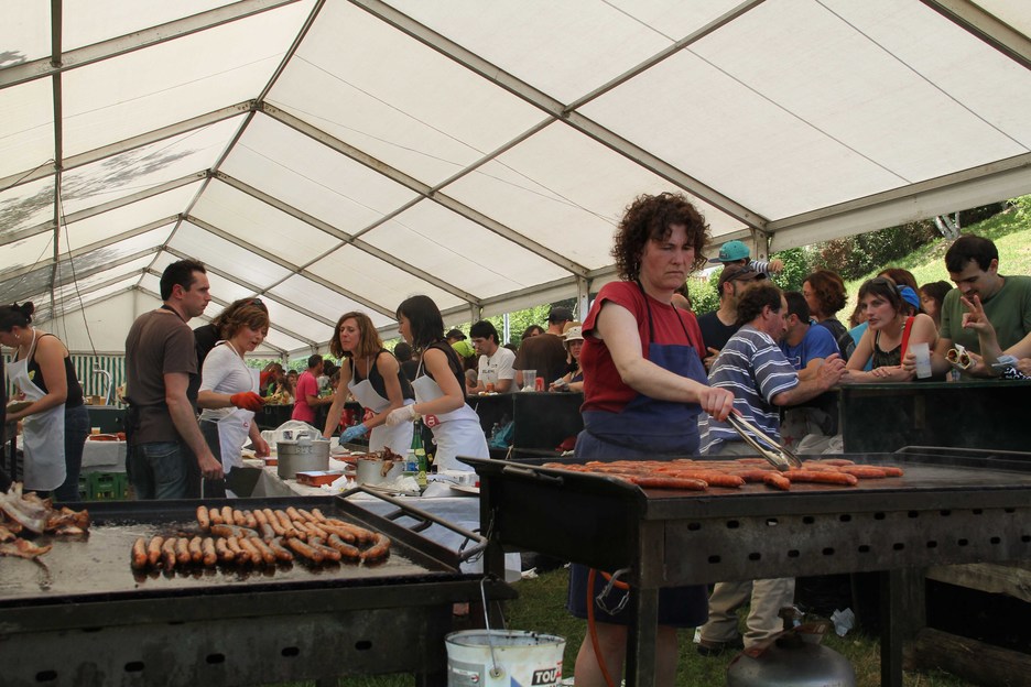 Les parents d'élèves se sont relayés toute la journée pour assurer le service aux buvettes et autres stands (©Aurore Lucas)
