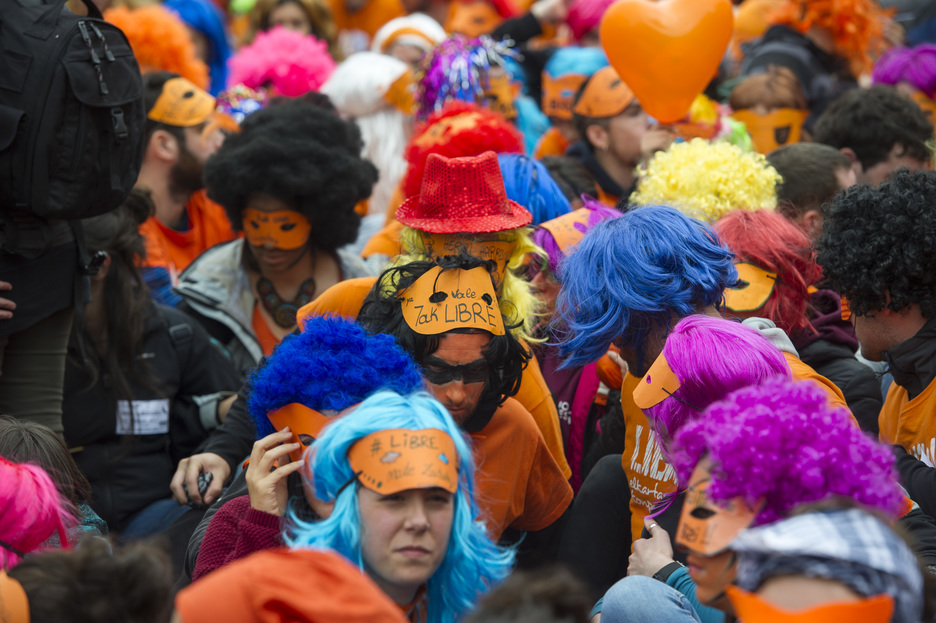 Mozorrotutahurbildu da jendea mobilizaziora. (Juanan RUIZ / ARGAZKI PRESS) Mozorrotutahurbildu da jendea mobilizaziora. (Juanan RUIZ / ARGAZKI PRESS)