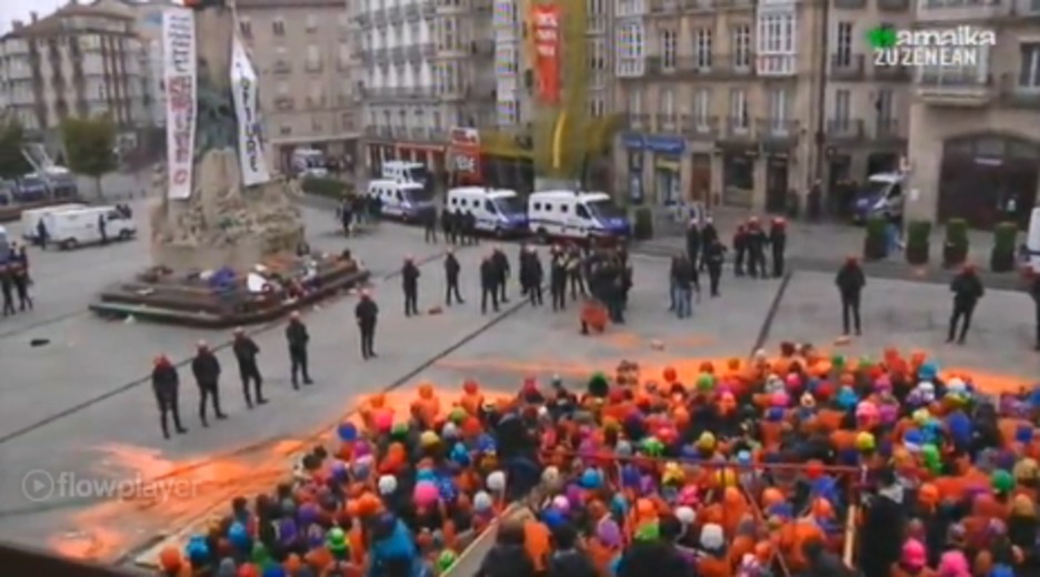 Gasteizko Andre Mari Zuriaren plazak hartu duen itxura. (TWITTER) Gasteizko Andre Mari Zuriaren plazak hartu duen itxura. (TWITTER)