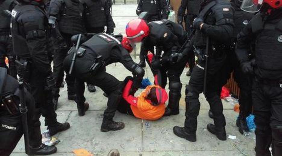 Bortizki atera dituzte herri harresian bildu direnak. (TWITTER) Bortizki atera dituzte herri harresian bildu direnak. (TWITTER)