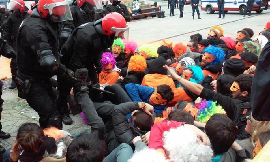 Borra ere erabili dute hainbat momentutan ertzainek. (TWITTER) Borra ere erabili dute hainbat momentutan ertzainek. (TWITTER)