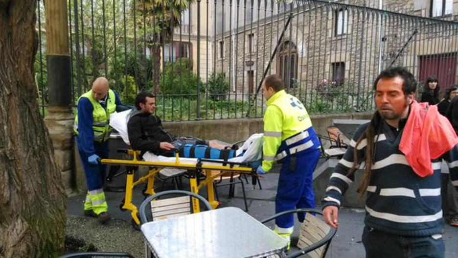 Hainbat lagun suertatu dira zaurituak Ertzaintzaren bortizkeria dela eta. (TWITTER) Hainbat lagun suertatu dira zaurituak Ertzaintzaren bortizkeria dela eta. (TWITTER)