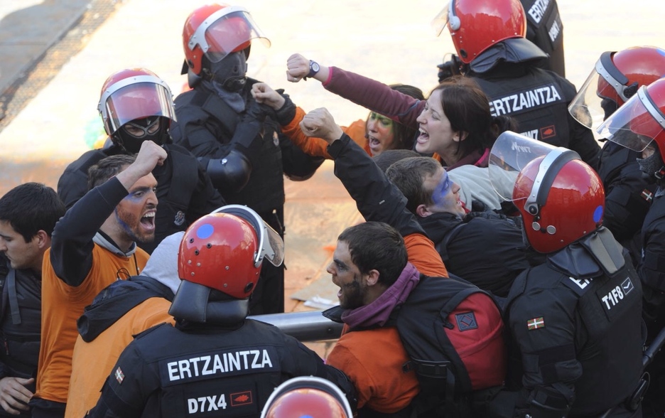 Aiala Zaldibarrekin batera beste hainbat lagun ere atxilotu ditu Ertzaintzak. (ARGAZKI PRESS) Aiala Zaldibarrekin batera beste hainbat lagun ere atxilotu ditu Ertzaintzak. (ARGAZKI PRESS)