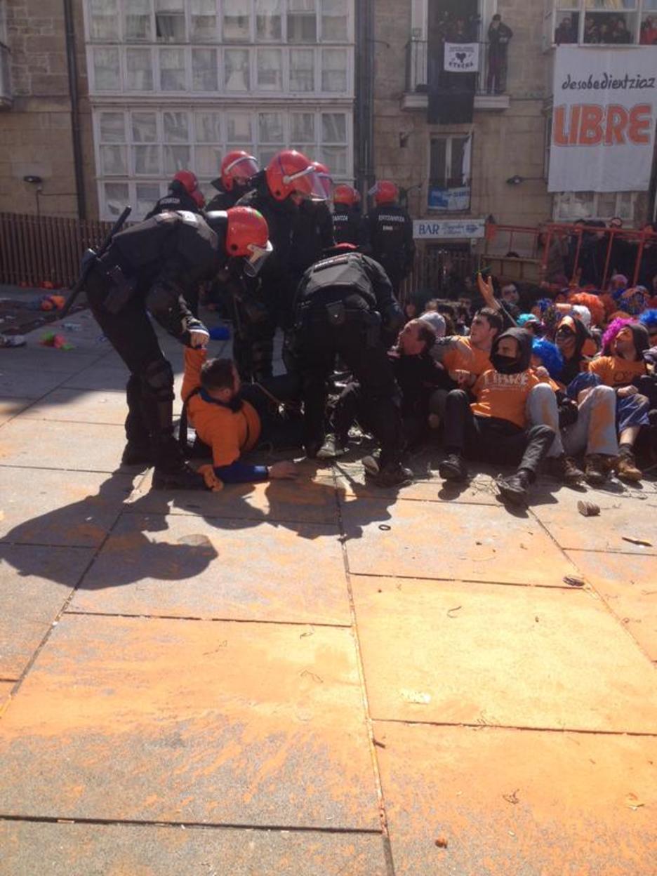 Aiala Zaldibat atxilotu eta Igarki Robles eta Ibon Estebanen bila hasi da Ertzaintza. (TWITTER) Aiala Zaldibat atxilotu eta Igarki Robles eta Ibon Estebanen bila hasi da Ertzaintza. (TWITTER)