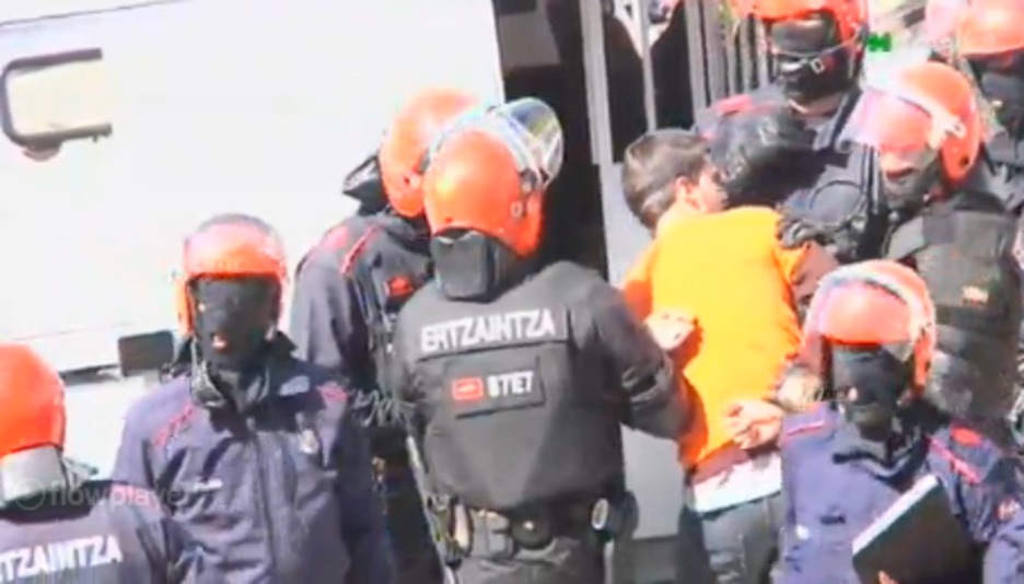 Ibon Esteban, Ertzainzaren esku. (TWITTER) Ibon Esteban, Ertzainzaren esku. (TWITTER)