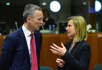 El secretario general de la OTAN Jens Stoltenberg y Federica Mogherini, hoy en Bruselas. (Emmanuel DUNAND / AFP)