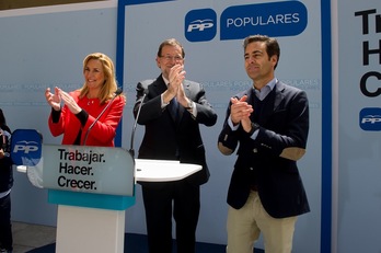 Ana Beltrán, Mariano Rajoy y Pablo Zalba, en el mitin de Iruñea. (Iñigo URIZ/ARGAZKI PRESS)