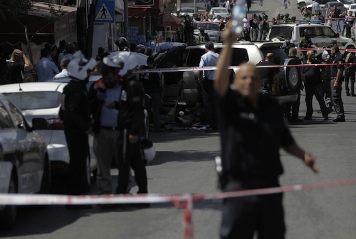 Despliegue policial en el lugar del incidente. (Ahmad GARABLI/AFP PHOTO)