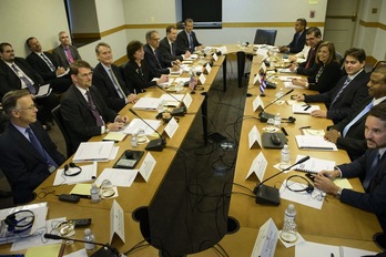 Reunión entre Cuba y EEUU en el Departamento de Estado de Washington. (Brendan SMALOWSKI / AFP)