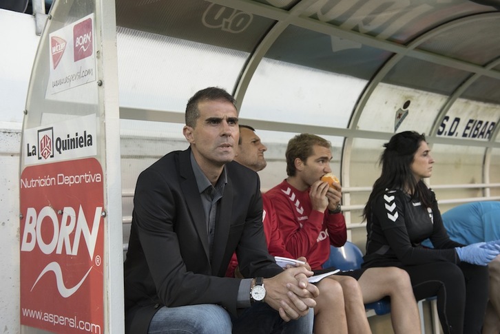 Gaizka Garitano, en el banquillo de Ipurua, en un partido anterior. (Gorka RUBIO / ARGAZKI PRESS)