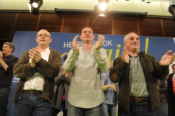 Arraiz, flanqueado por Izagirre y Olano. (Jon URBE/ARGAZKI PRESS)