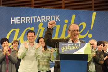 Juan Karlos Izagirre, durante su intervención tras conocer los resultados de las elecciones. (Jon URBE/ARGAZKI PRESS)