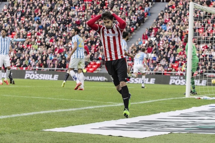 Xabier Etxeita en un partido con el Athletic. (Monika DEL VALLE/ FOKU)