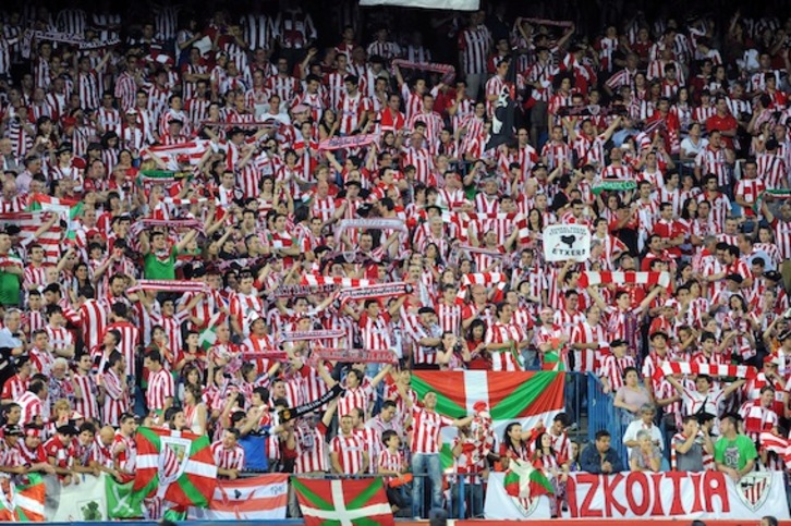 Público asistente a la final de Copa de 2012 entre el Athletic y el FC Barcelona. (Jon HERNAEZ/ARGAZKI PRESS)