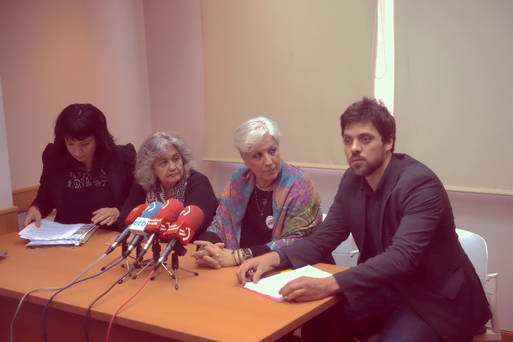 Médicos explican en Bilbo demanda ante Asociación Mundial Médica contra actuación de forenses de Audiencia Nacional. (ARGAZKI PRESS)