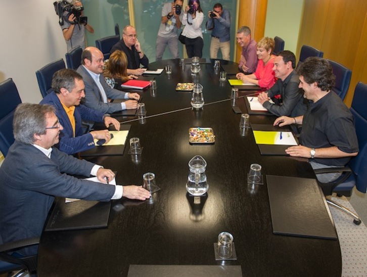 Encuentro celebrado en el Parlamento de Gasteiz entre el PNV y EH Bildu. (Juanan RUIZ / ARGAZKI PRESS)