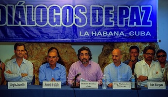 Representantes de los países garantes del proceso, junto a las delegaciones del Gobierno y las FARC. (Yamil LAGE/AFP PHOTO)